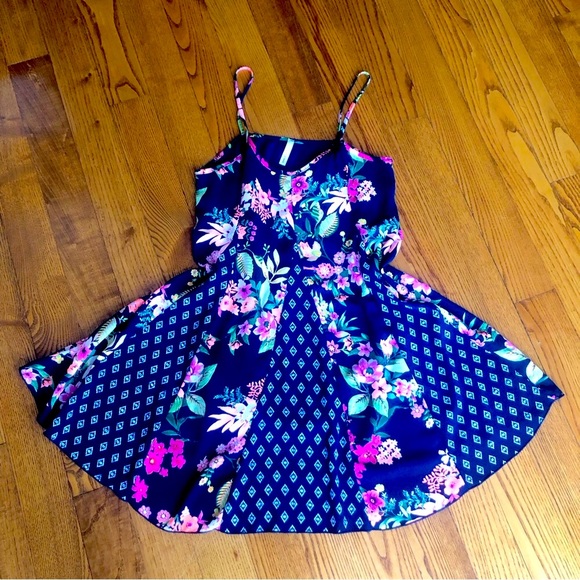 DRESS SPAGHETTI STRAP SUMMER FLORAL DRESS - Picture 4 of 17